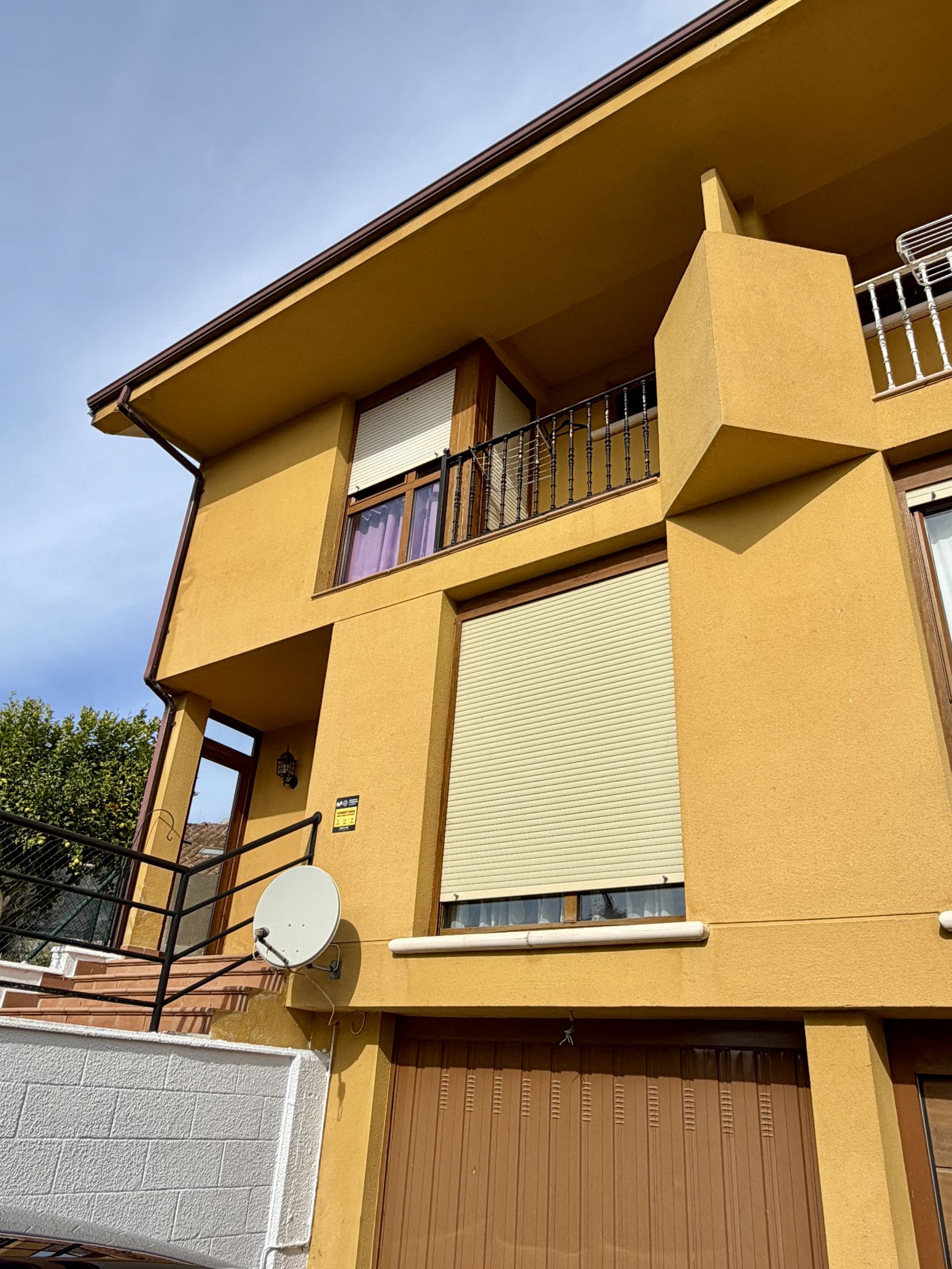 Vista exterior de Casa adosada en venda en Penagos amb Calefacció, Jardí privat i Terrassa