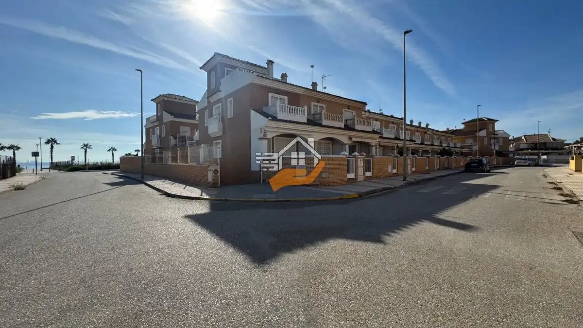 Vista exterior de Casa adosada en venda en Los Alcázares amb Aire condicionat, Terrassa i Traster