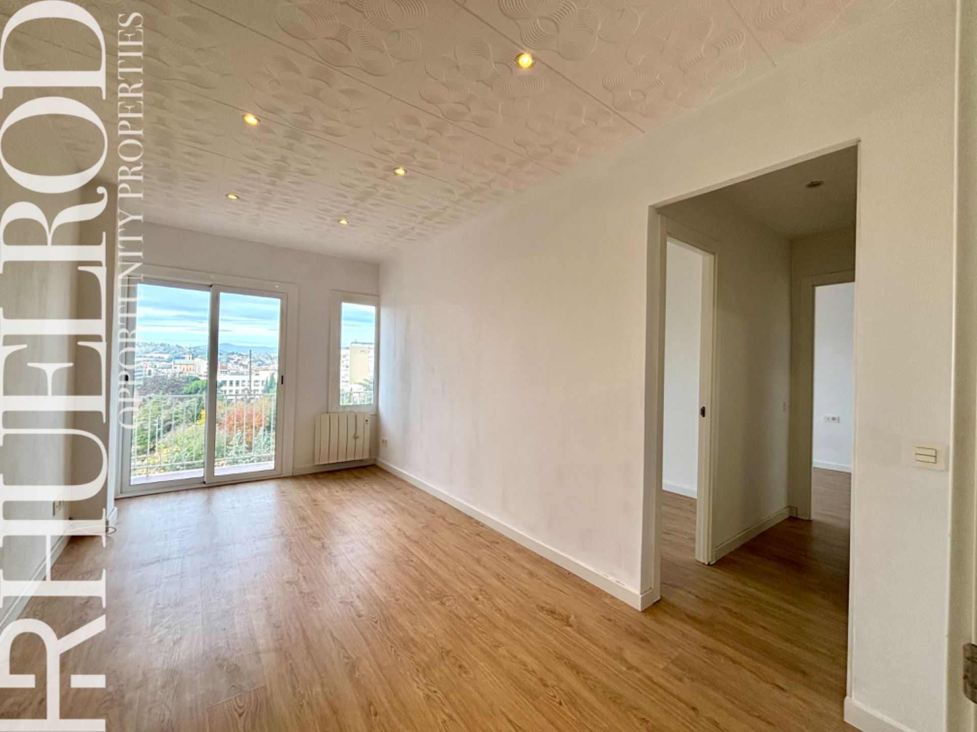 Living room of Flat for sale in Granollers  with Parquet flooring, Oven and Balcony