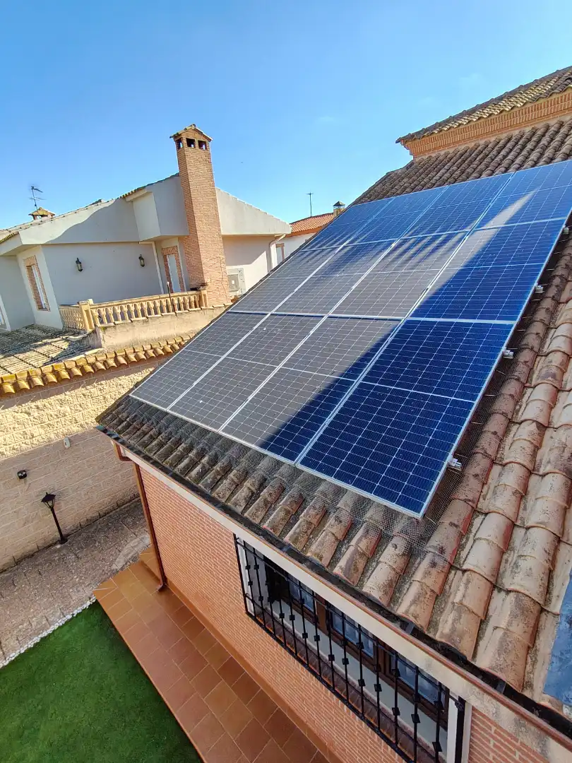 Vista exterior de Casa o xalet en venda en Herencia amb Aire condicionat, Calefacció i Piscina