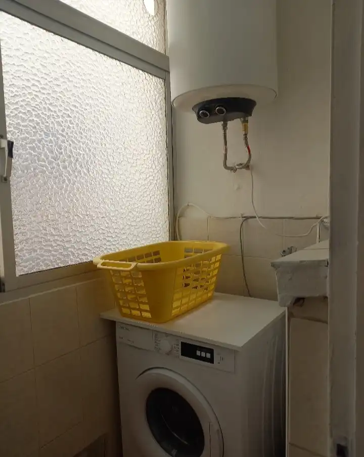 Baño de Piso de alquiler en Málaga con Amueblado, Lavadora y Microondas