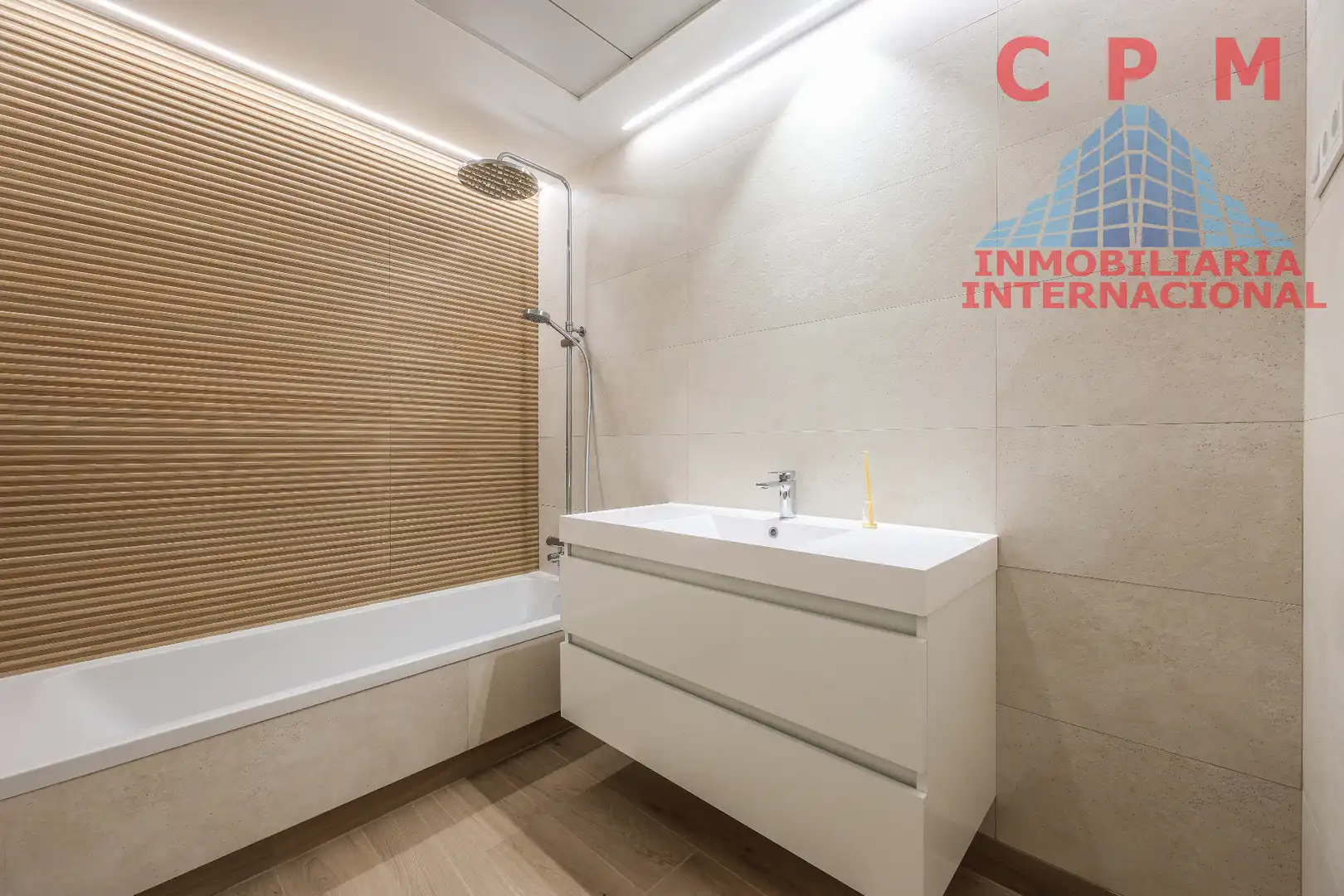 Bathroom of Flat for rent in Pozuelo de Alarcón  with Air Conditioner, Heating and Parquet flooring