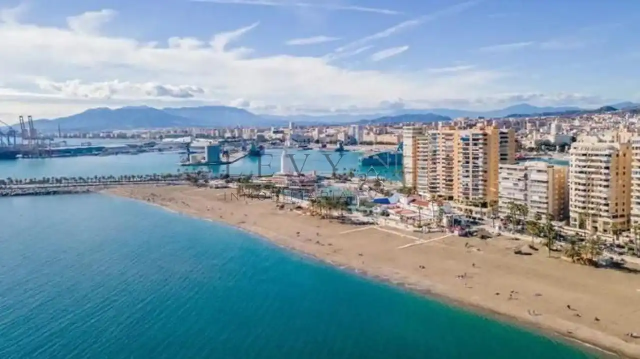 Vista exterior de Piso en venta en Málaga con Calefacción