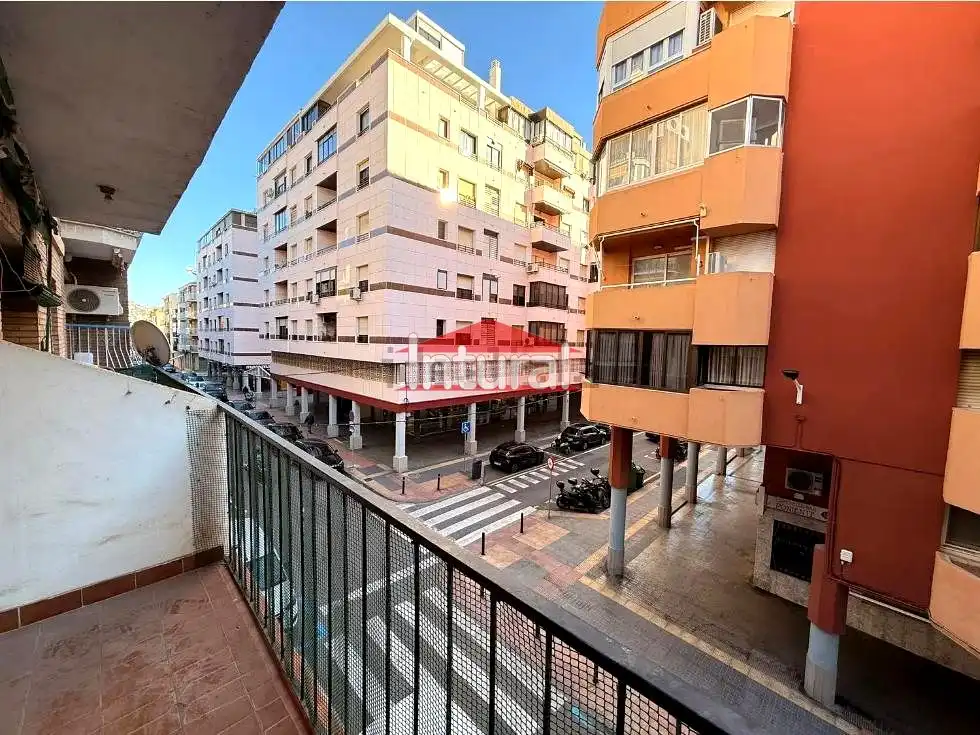 Vista exterior de Pis en venda en Benidorm amb Terrassa