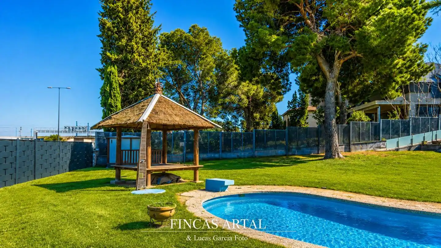 Garden of Houses for sale in Zaragoza  with Air Conditioner, Heating and Private garden