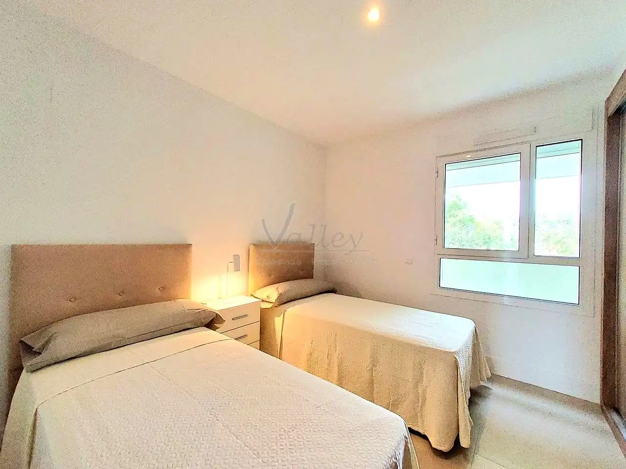 Schlafzimmer von Wohnungen zum Verkauf in Sotogrande mit Klimaanlage, Terrasse und Möbliert