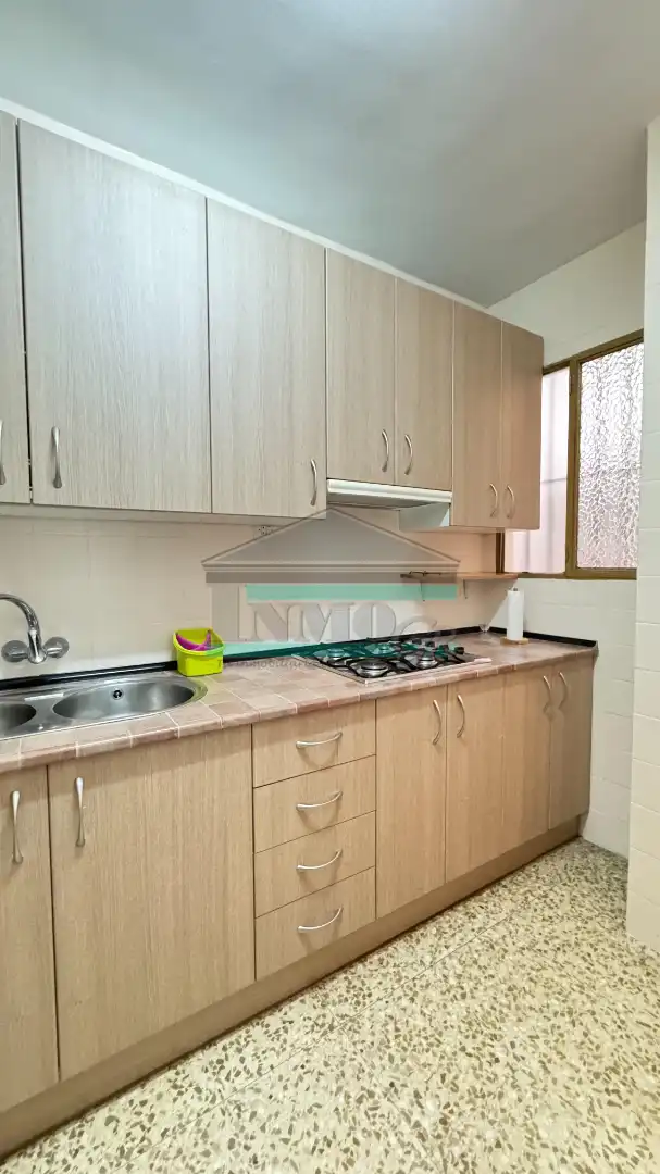 Kitchen of Flat for share in Granada  with Heating, Furnished and Oven