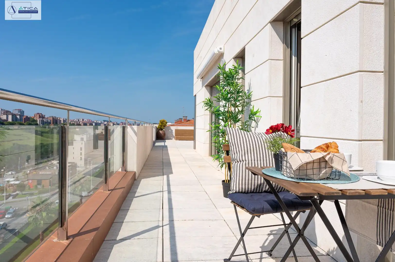 Terrasse von Dachboden zum Verkauf in Santander mit Heizung, Privatgarten und Parkett