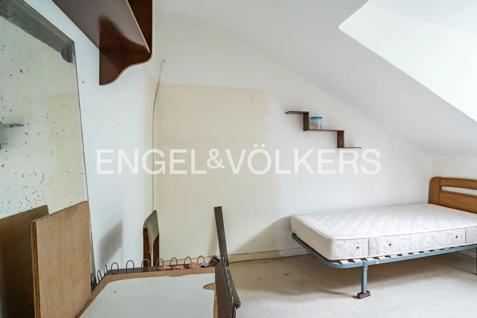 Schlafzimmer von Dachboden zum Verkauf in Santander mit Heizung