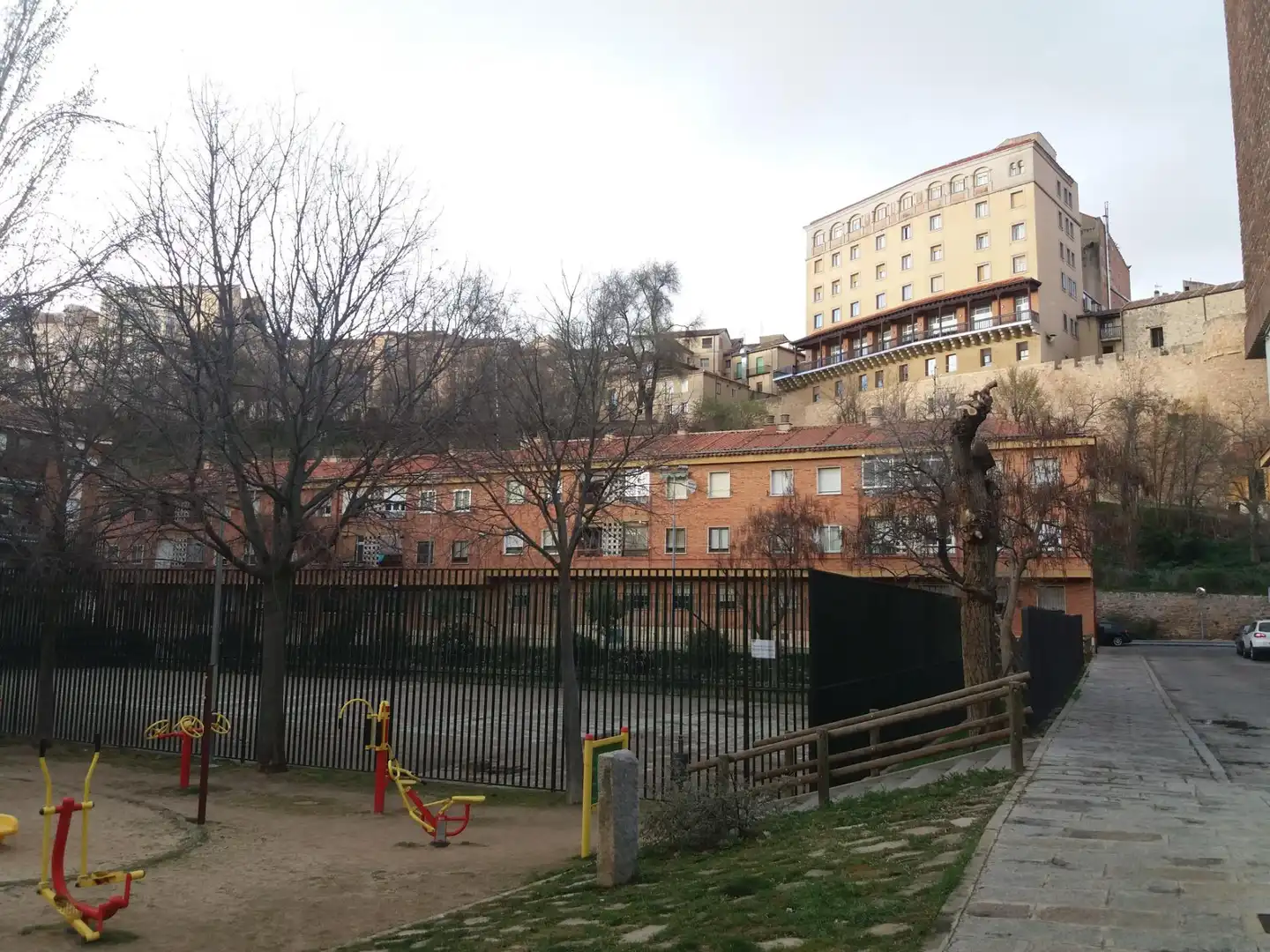 Vista exterior de Dúplex en venta en Segovia con Calefacción, Terraza y Balcón