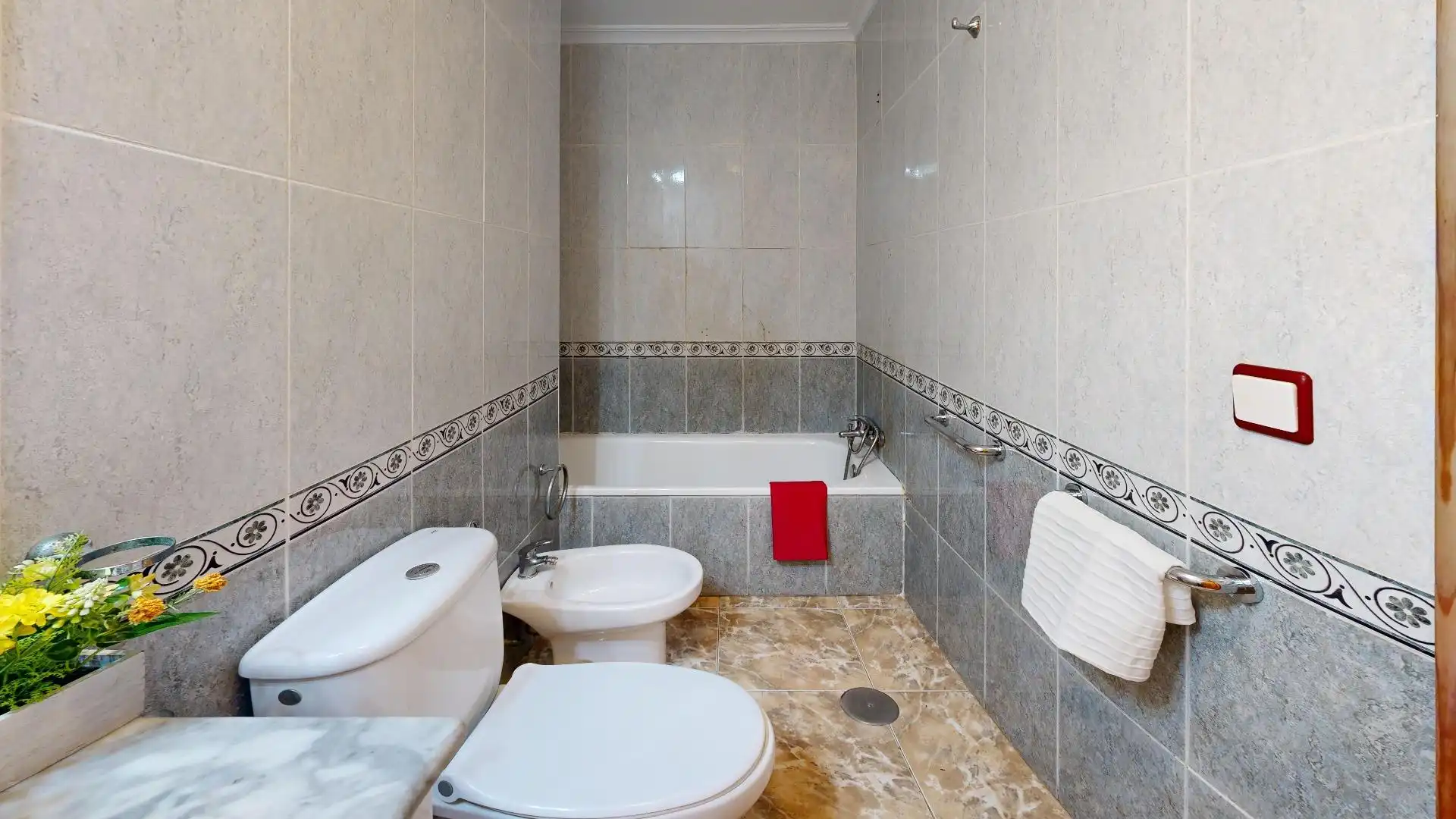 Baño de Apartamento en venta en Torrevieja con Amueblado, Balcón y Piscina comunitaria