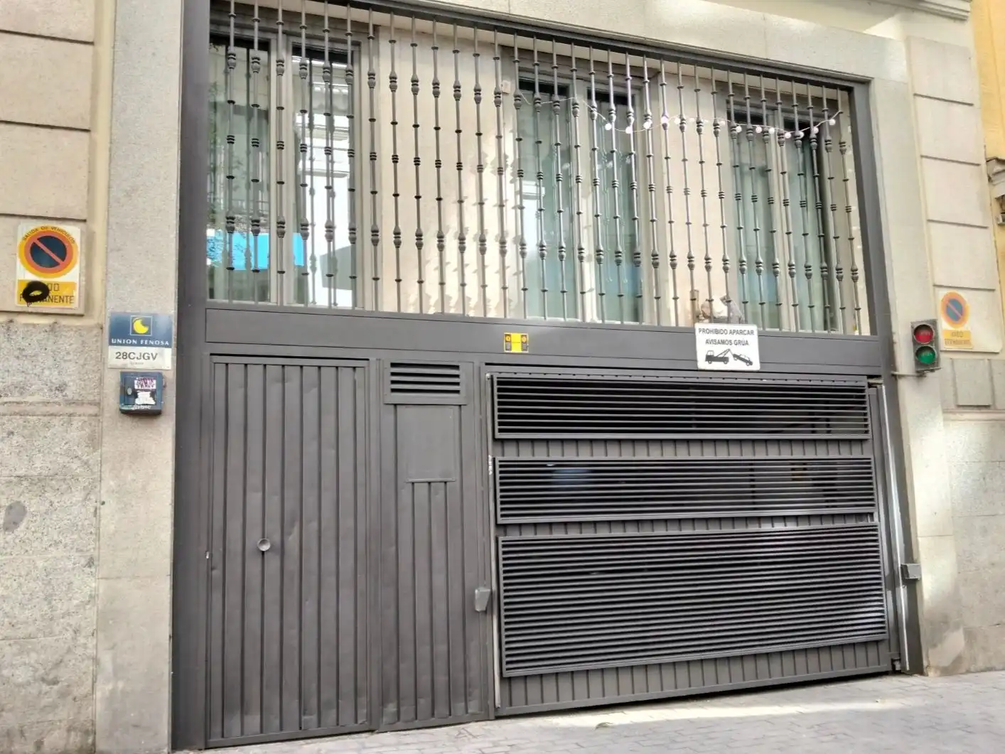 Vista exterior de Garatge en venda en Madrid amb Alarma