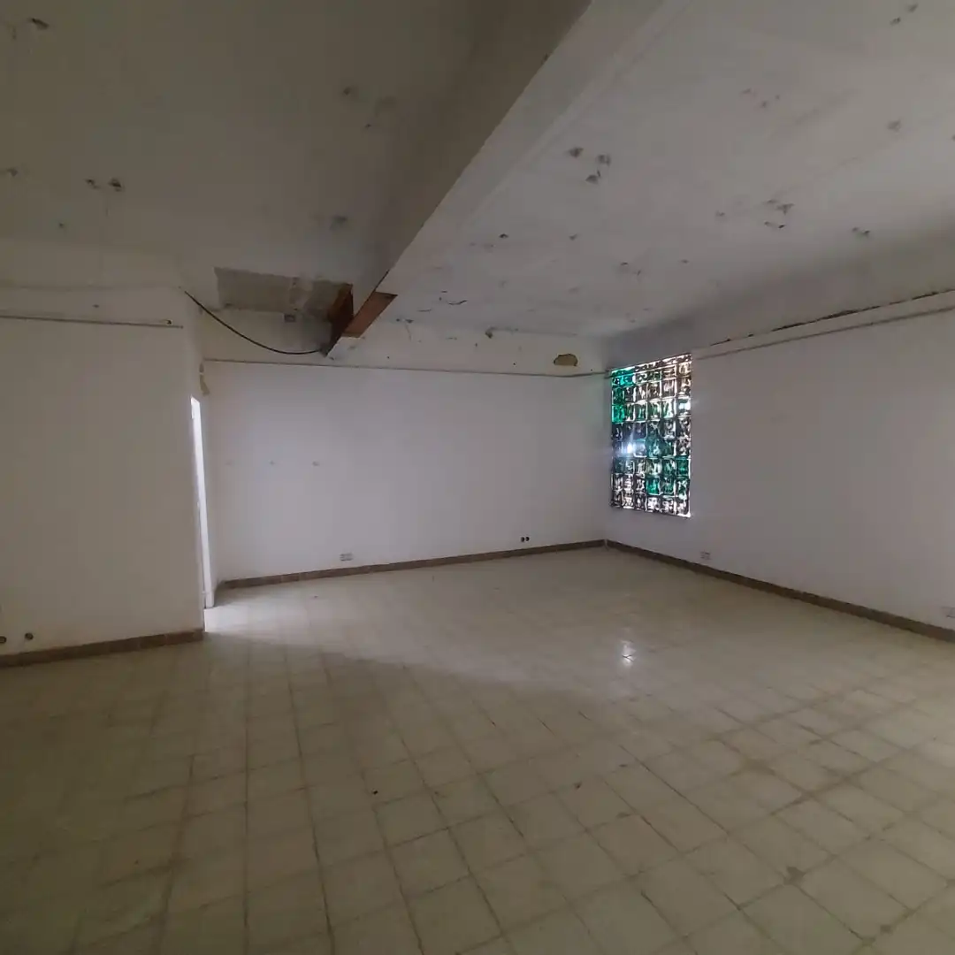 Local en venta en L'Hospitalet de Llobregat con Alarma