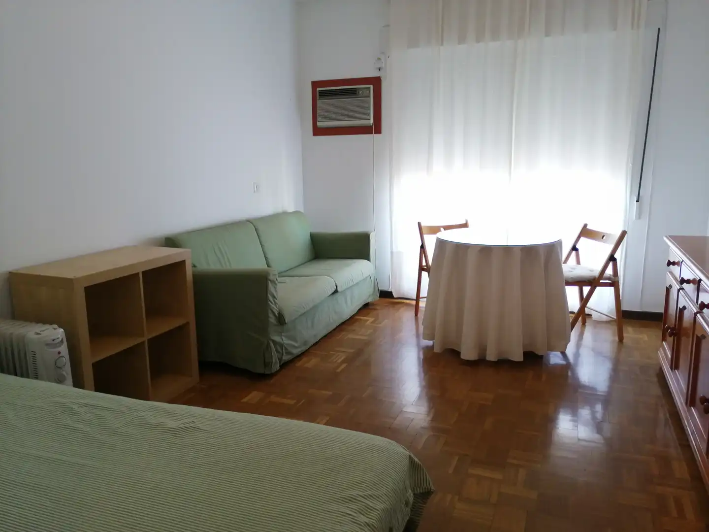 Habitación de Estudio de alquiler en Sevilla con Aire acondicionado, Terraza y Amueblado