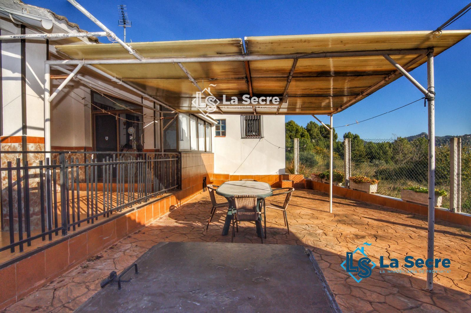 Exterior view of House or chalet for sale in Sant Esteve Sesrovires