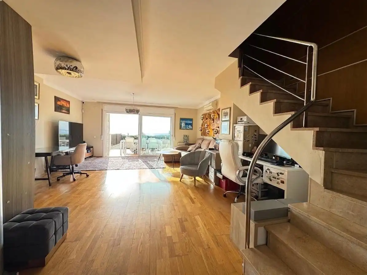 Sala de estar de Dúplex en venta en Sitges con Aire acondicionado, Calefacción y Jardín privado