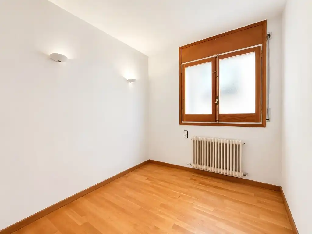 Piso en venta en Girona con Balcón