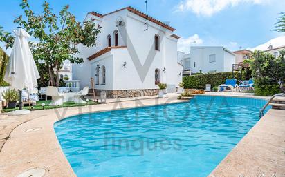 Vista exterior de Casa o xalet en venda en Mont-roig del Camp amb Aire condicionat, Calefacció i Jardí privat