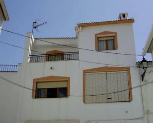 Außenansicht von Einfamilien-Reihenhaus zum verkauf in Bayarque mit Terrasse