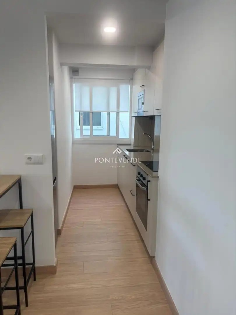 Cuina de Pis en venda en Vigo  amb Calefacció i Moblat