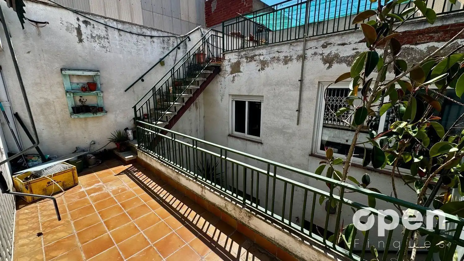Balcony of Houses for sale in Terrassa  with Air Conditioner, Heating and Terrace