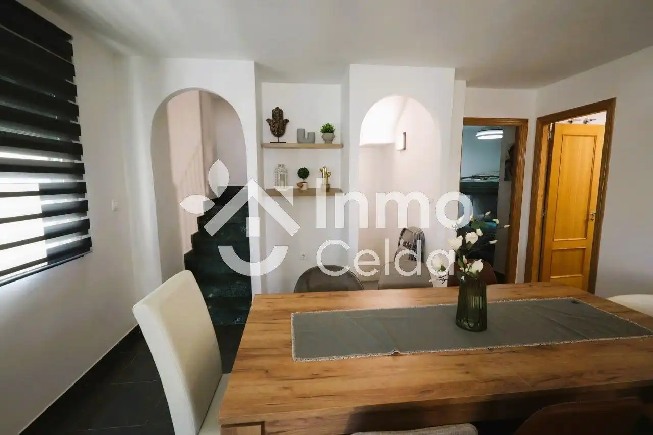 Casa adosada en venta en Chiva con Aire acondicionado, Calefacción y Terraza