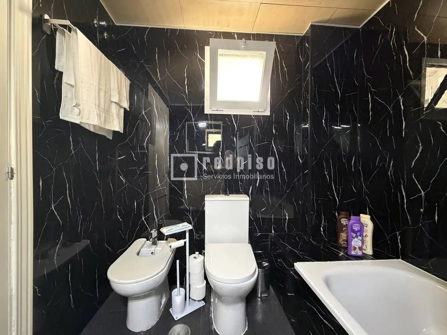 Badezimmer von Wohnung zur Miete in Málaga mit Klimaanlage, Heizung und Privatgarten