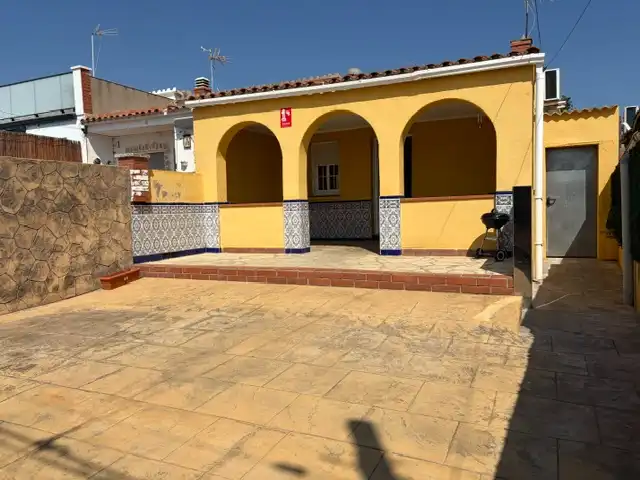 Vista exterior de Casa adosada en venta en Esparreguera con Calefacción, Terraza y Trastero