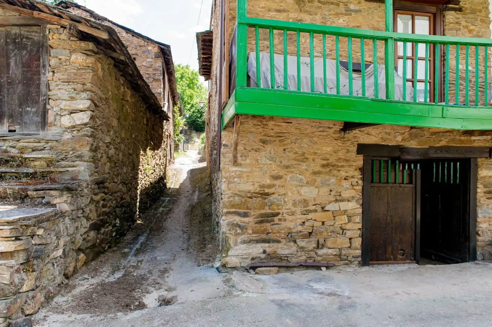 Vista exterior de Casa o chalet en venta en Ponferrada con Calefacción, Terraza y Trastero
