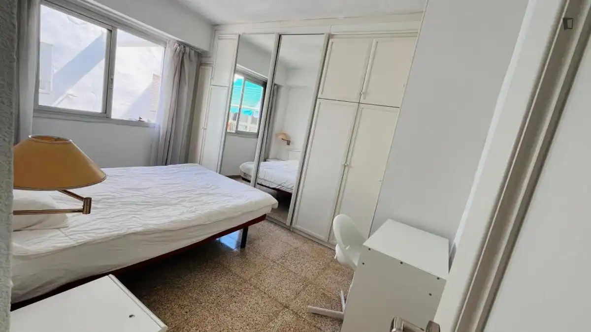 Room in Ensanche - Diputación