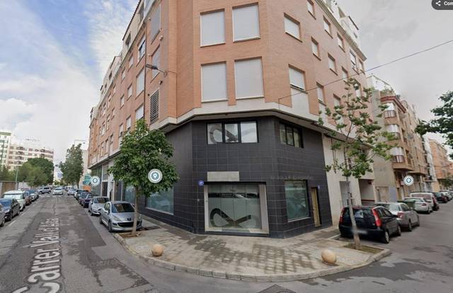 Local comercial en Venta en Calle PALANQUES en Ciutat del Transport - La Salera