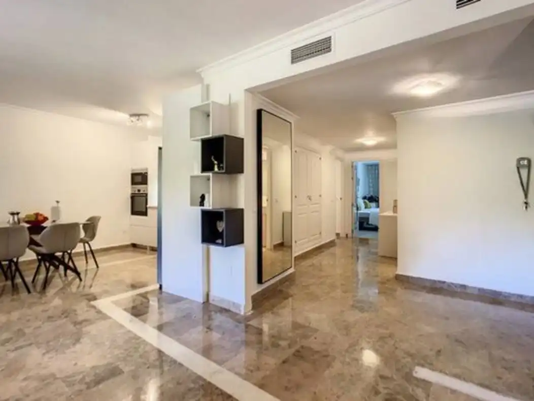 Apartamento con piscina en venta en San Pedro de Alcántara, imagen 4
