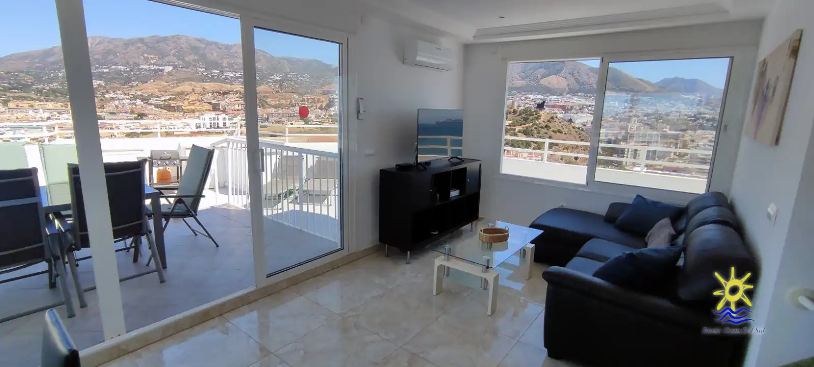 Sala d'estar de Àtic en venda en Fuengirola amb Aire condicionat, Jardí privat i Terrassa