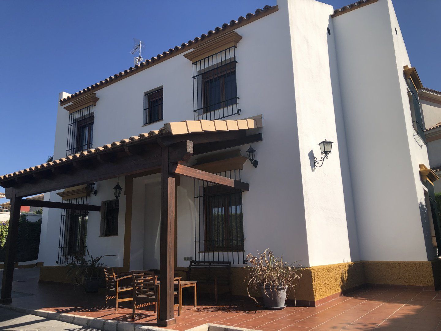Vista exterior de Casa o xalet en venda en Gines amb Aire condicionat i Calefacció