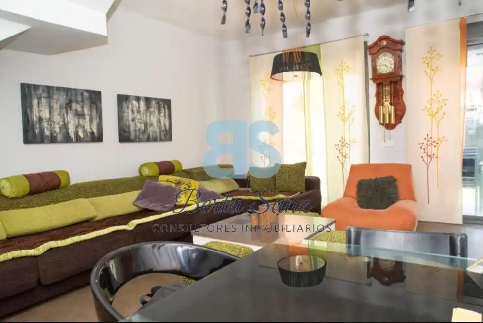 Sala de estar de Casa adosada en venta en Pioz con Aire acondicionado, Calefacción y Jardín privado