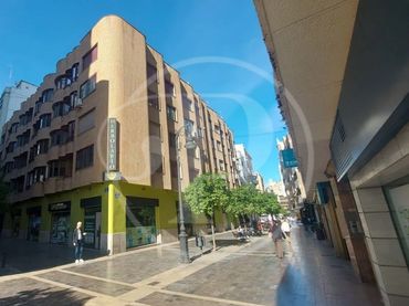 Pis amb balcó en venda a Calle Baldovi