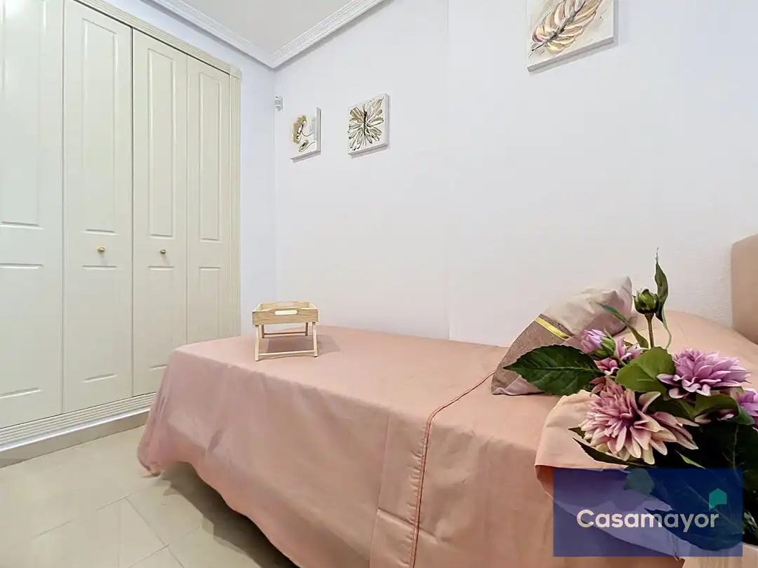 Habitación de Piso en venta en Alicante / Alacant con Aire acondicionado, Calefacción y Jardín privado