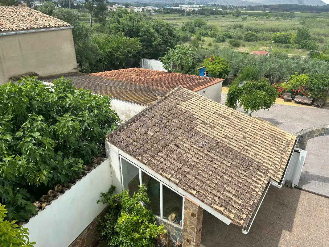 Vista exterior de Casa o xalet en venda en Sempere amb Aire condicionat, Jardí privat i Terrassa