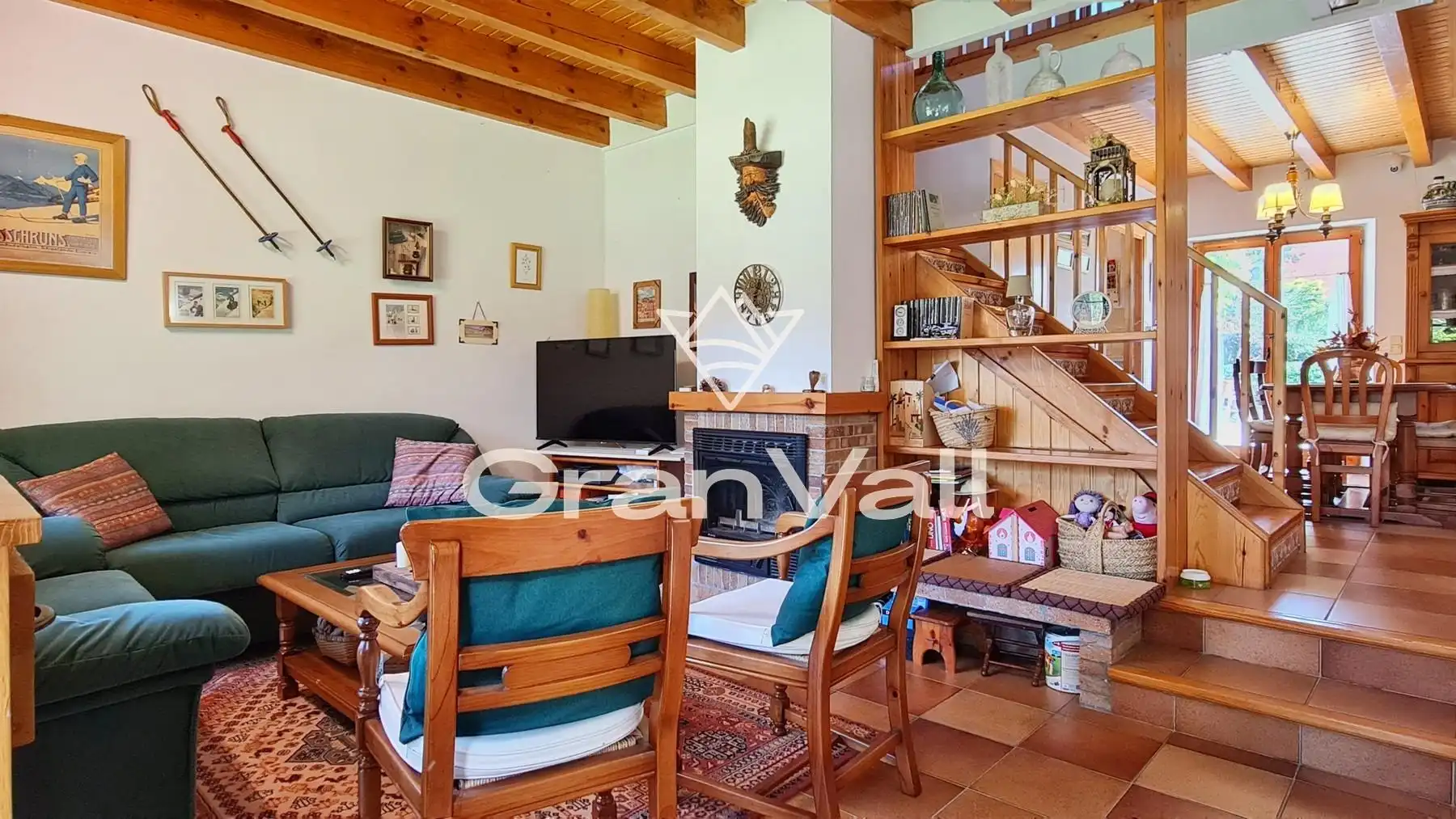 Sala d'estar de Casa adosada en venda en Puigcerdà amb Calefacció, Jardí privat i Parquet