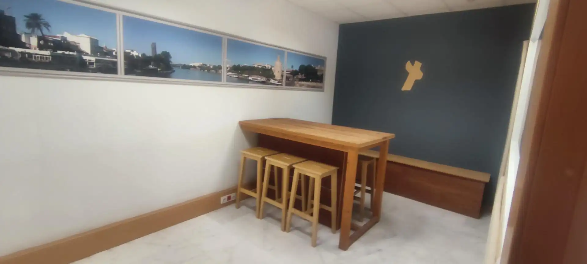 Esszimmer von Büro zur Miete in Sevilla mit Klimaanlage