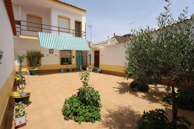 Casa-chalet en Venta en Herencia