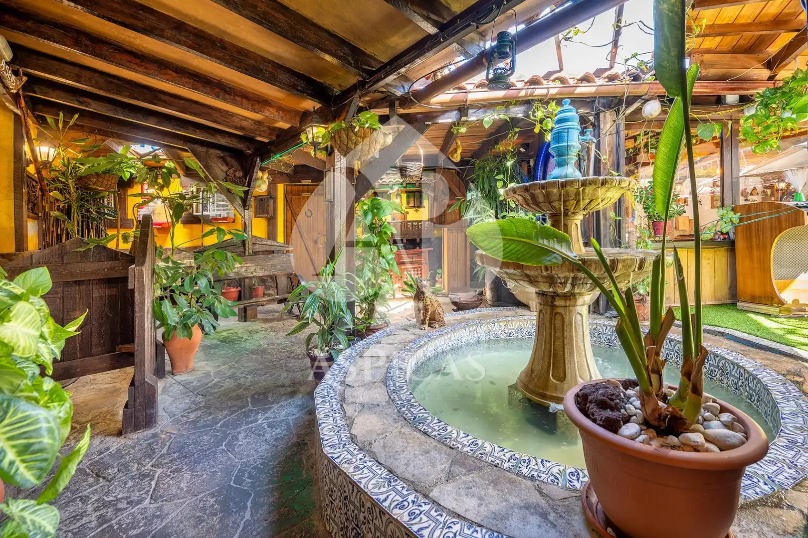 Commercial properties for sale in Montaña - La Data