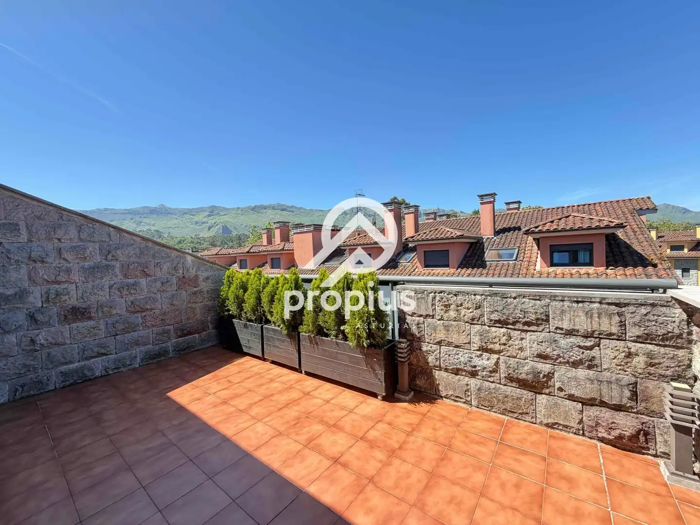 Terrasse von Dachboden zum Verkauf in Llanes mit Heizung, Terrasse und Abstellraum