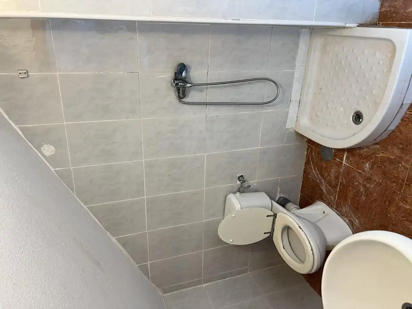 Baño de Piso en venta en Seseña con Aire acondicionado, Jardín privado y Parquet
