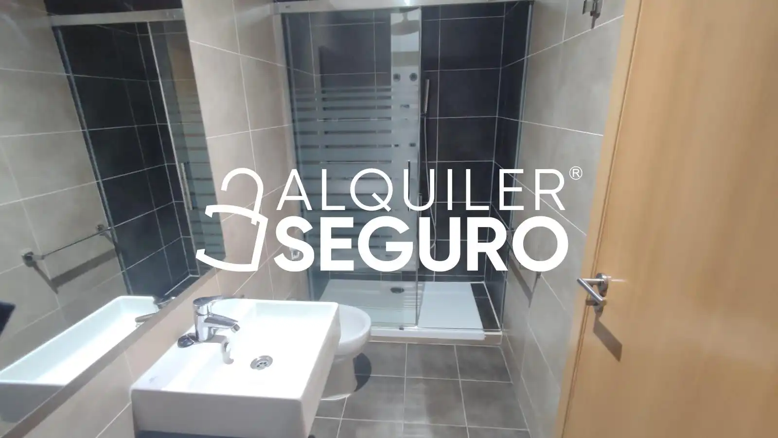Bathroom of Lofts for rent in Madrid  with Air Conditioner, Heating and Swimming Pool