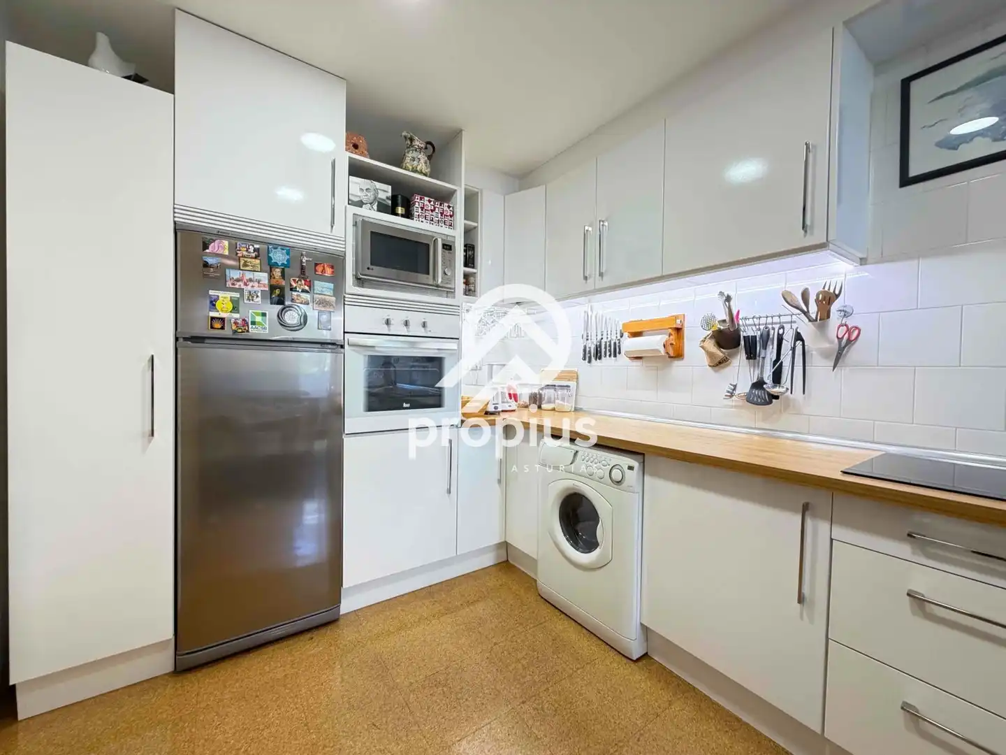 Kitchen of Flat for sale in Oviedo   with Heating, Parquet flooring and Oven