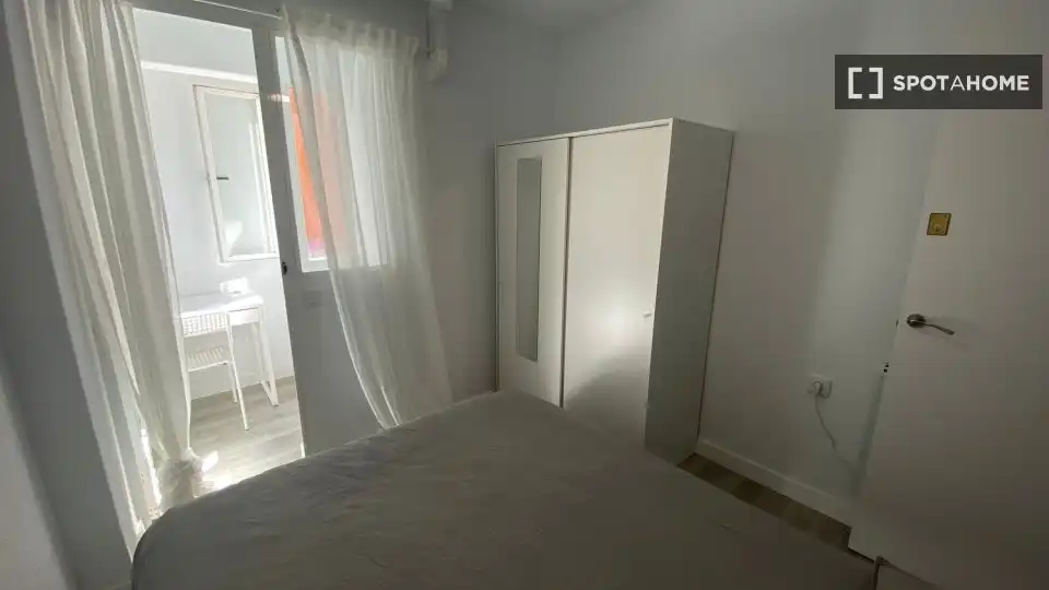 Bedroom of Flat for rent in Madrid  with Air Conditioner, Heating and Furnished