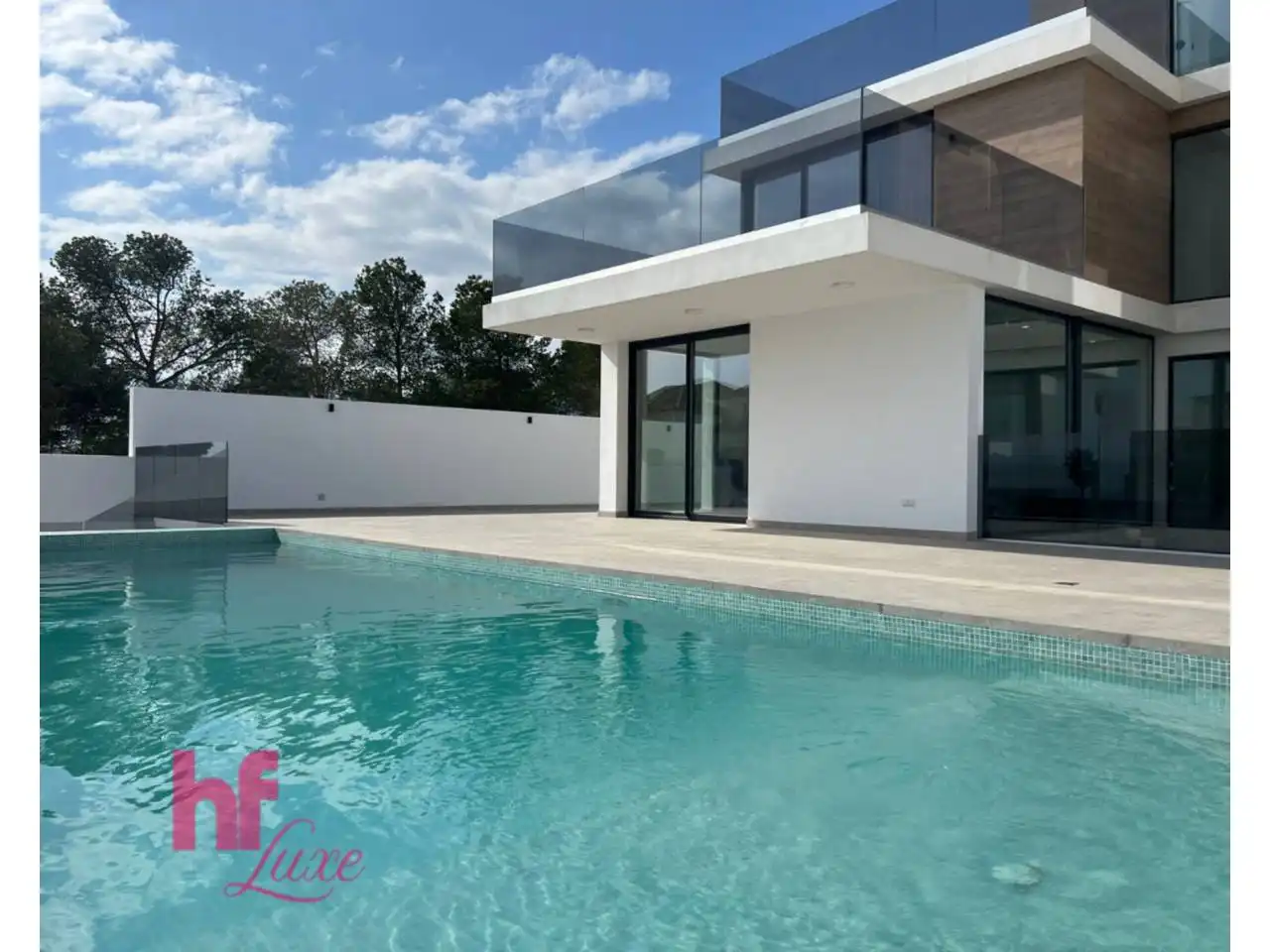 Detached house with pool for sale in Calle Londres, imagen 2