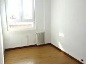 Schlafzimmer von Wohnung zur Miete in Gijón  mit Heizung und Abstellraum