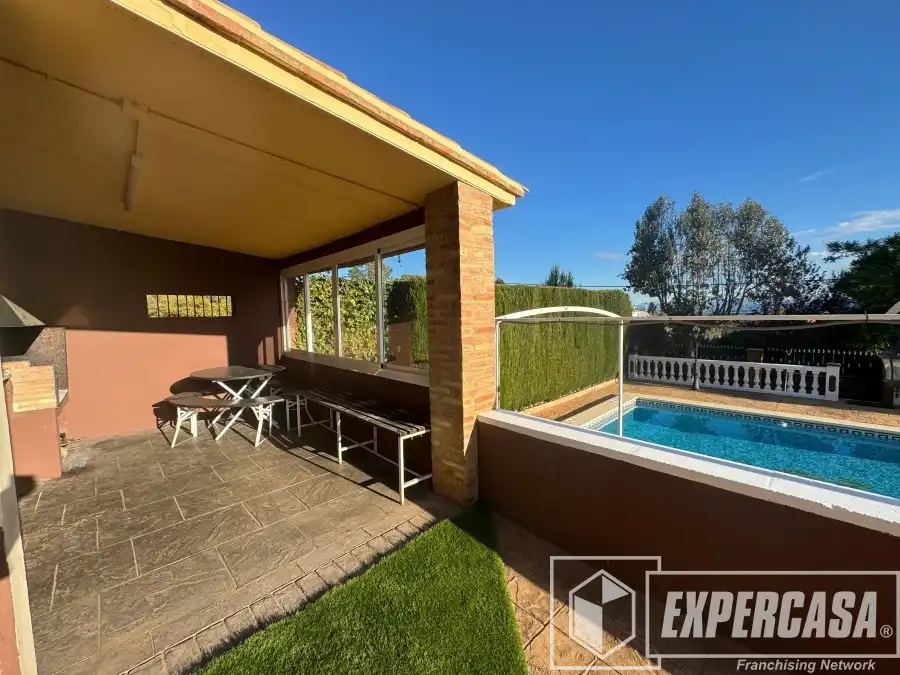 Villa con piscina in vendita a Urbanización LOS LAGOS/ALGINET 1009, imagen 4